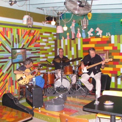 Dino Lorenzo Trio at Sactchels